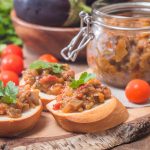 Πώς να μαγειρέψετε χαβιάρι μελιτζάνας για το χειμώνα: 3 συνταγές